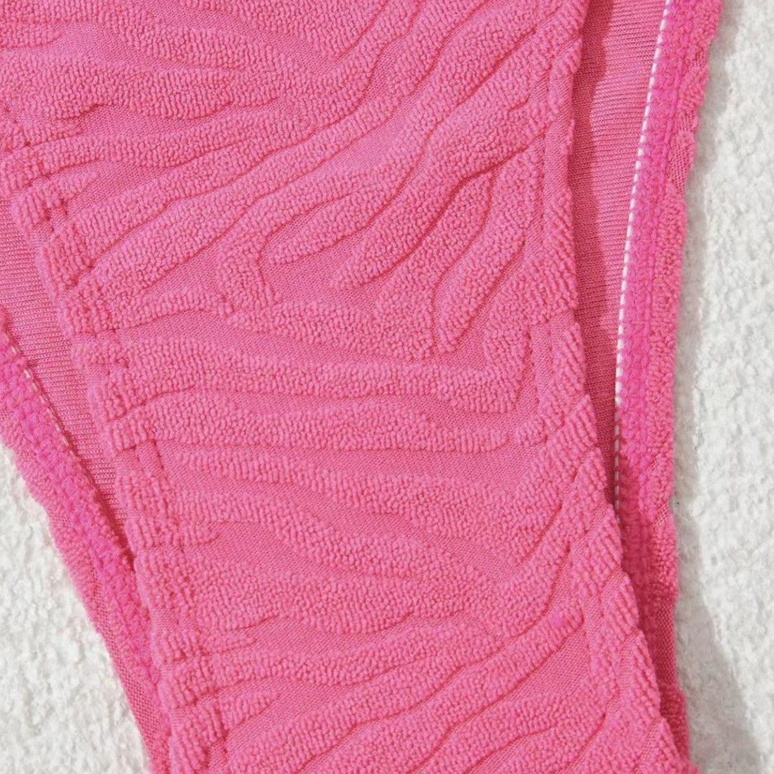 Nenápadný a elegantní Bikiny
