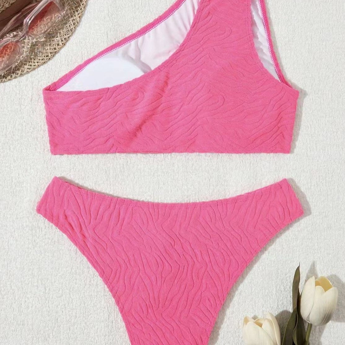 Nenápadný a elegantní Bikiny